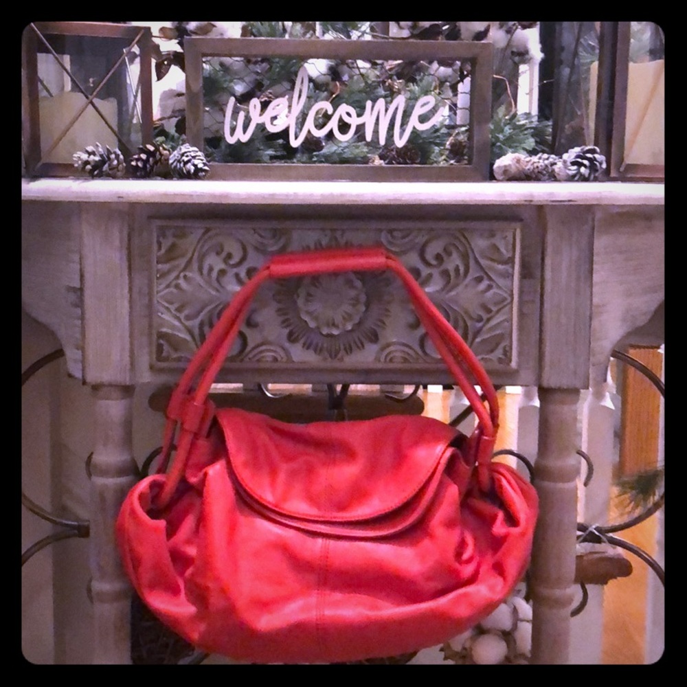 Beautiful leather Banana Republic shoulder bag.